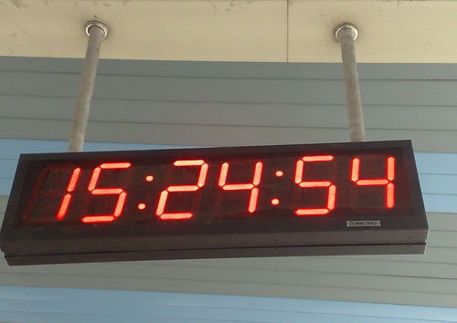 高清大圖展示 辦公室與工廠專業(yè)LED時(shí)鐘電子產(chǎn)品的視覺(jué)魅力
